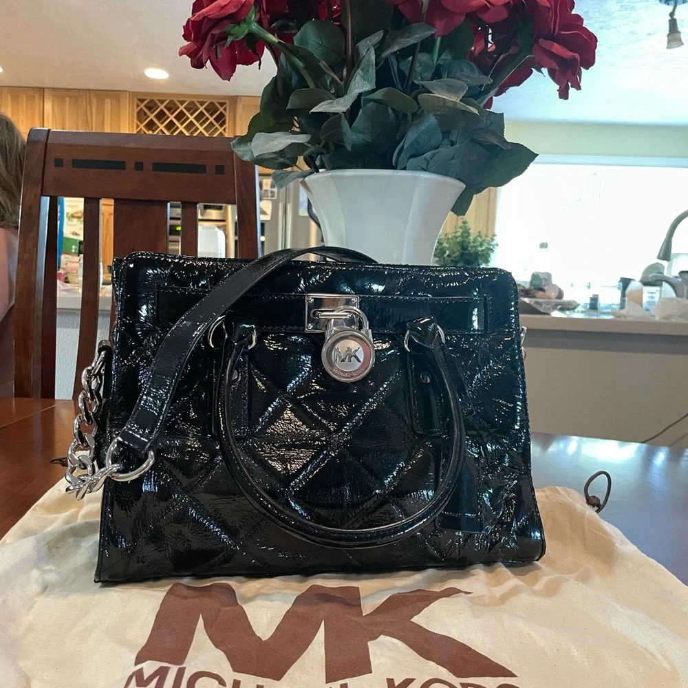 NEW Michael Kors quilted patent leather shoulder/tote bag NWOT. - Picture 5 of 12